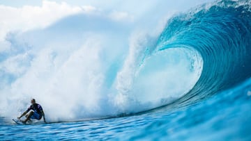 OAHU, UNITED STATES - DECEMBER 11: 11-time WSL Champion Kelly Slater of the United States advances to Round 4 of the 2019 Billabong Pipe Masters after winning Heat 8 of Round 3 at Pipeline on December 11, 2019 in Oahu, United States. (Photo by Ed Sloane/W