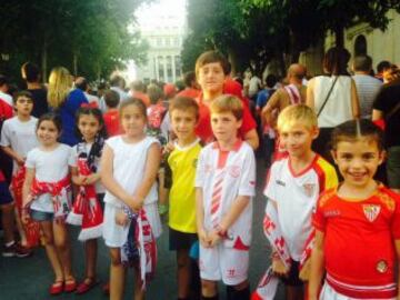 Los seguidores del Sevilla, llenaron las calles para celebrar junto a los jugadores la victoria en la Europa League