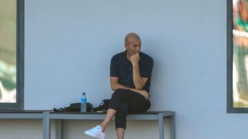 Zidane, en el entrenamiento del Betis.