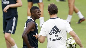 Lopetegui habla constantemente con el brasileño.