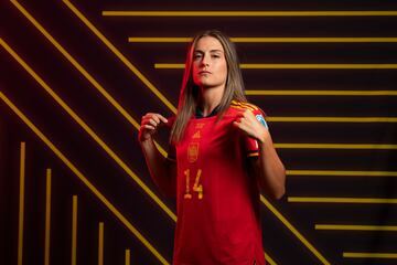 La capitana española y actual mejor jugadora del Mundo llegó a los 100 partidos el pasado viernes 1 de julio tras el partido contra Italia. Es la primera jugadora española en llegar a las 100 internacionalidades. Su trayectoria empezó en junio de 2013, en un partido contra Dinamarca previo a la Eurocopa de ese mismo año y desde entonces su palmarés es de 65 victorias y 29 goles, además de participar en dos ediciones de la Eurocopa y dos Mundiales.