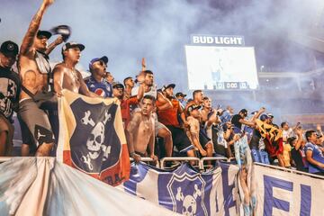 ¡Orlando es azul y verde! Las barras de Millonarios y Nacional alentaron a sus equipos en el Camping World Stadium en el último juego de la Florida Cup.