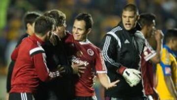 La gresca entre El Piojo y Guzmán