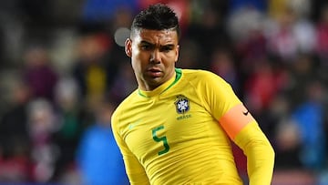 Casemiro, de capitán en un partido con Brasil.