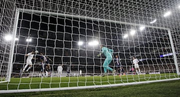 2-0. Karim Benzema marcó el segundo gol.