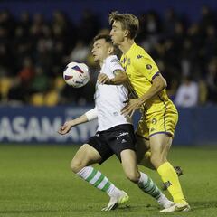 El Racing negocia el fichaje de Javi Castro, defensa del Alcorcón