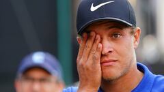 Cameron Champ reacciona emocionado tras ganar el Safeway Open en el Silverado Resort de Napa, California.