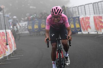 El ascenso a uno de los míticos puertos de montaña del ciclismo en el mundo demostró que Egan Bernal estaba para ser campeón, aunque la victoria fue para Lorenzo Fortunato, el ciclista colombiano mostró su potencial, respondió a los ataques de sus adversarios, especialmente al de Simon Yates, y logró llegar en el cuarto lugar sacando amplias diferencias ante sus más inmediatos perseguidores. El Giro se empezaba a sentenciar.