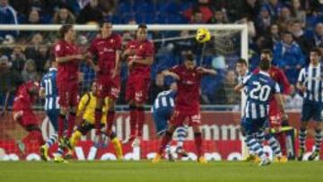 SIMAO MARC&Oacute; DE FALTA. El Espanyol abri&oacute; el marcador en Cornell&agrave;-El Prat con un gol a bal&oacute;n parado.