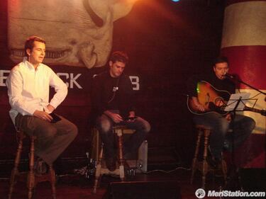 Carlos Goñi, Revólver, toca en directo acompañado de una DS