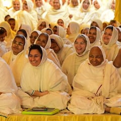 Una niña renuncia a heredar el negocio de diamantes familiar por convertirse a monja