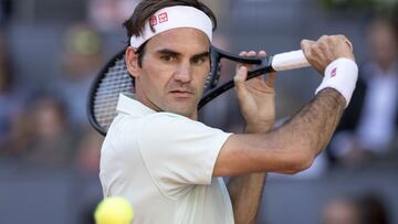 Roger Federer devuelve una bola durante el Mutua Madrid Open de 2019.