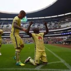 Al 'Piojo' le llovieron aplausos y goles en su regreso al Azteca