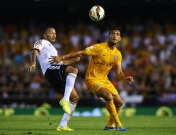 Ruben Vezo  y  Roque Santa Cruz.