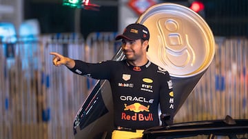 El piloto de F1 Checo Perez recorre con el monoplaza ‘Red Bull RB7 (2011)’ el recorrido urbano entre la Puerta de Alcalá, el edificio Metrópolis, Cibeles y un tramo de Paseo Recoletos, a 15 de julio de 2023, en Madrid (España). Red Bull ha transformado el centro de Madrid en un circuito de Fórmula 1 para la exhibición ‘Fórmula 1 Red Bull Show Run Comunidad de Madrid', donde varios vehículos deportivos participan en este evento deportivo.
Diego Radamés / Europa Press
15/07/2023