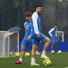 Ximo Navarro entrena con el grupo y agiliza su regreso con el Depor