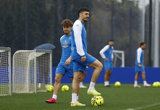 Ximo Navarro se entrena con el grupo y agiliza su regreso con el Depor