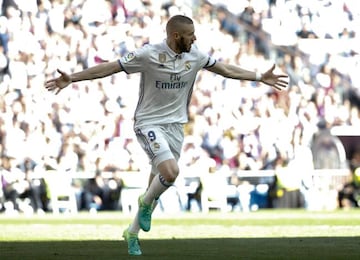 Benzema celebrates his goal against Alavés - having benefitted from an incorrect offside decision.