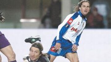 <b>EL GOL. </b>De esta manera batió Savio a Didulica y le dio un empate de oro al Zaragoza en Viena.