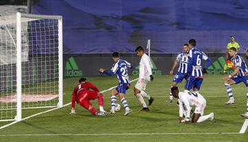 1-2. Casemiro marc¨® el primer gol.