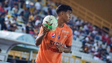 Álex Custodio emerge