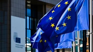 Se acerca una nueva ley de la Unión Europea que planea cambiar la situación de los móviles más baratos