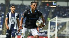 Ernestro Trinidad, capitán del Atlético Pantoja, recorrió de rodillas el BBVA tras su duelo contra Monterrey