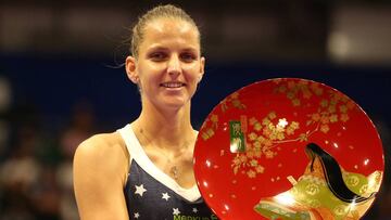 TACHIKAWA, JAPAN - SEPTEMBER 23: Singles champion Karolina Pliskova of the Czech Republic poses for photographs with the trophy after the Singles final against Naomi Osaka of Japan on day seven of the Toray Pan Pacific Open at Arena Tachikawa Tachihi on September 23, 2018 in Tachikawa, Tokyo, Japan.  (Photo by Koji Watanabe/Getty Images)