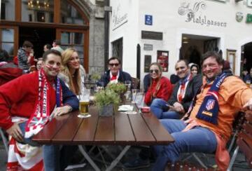 La afición del Atlético de Madrid toma las calles de Múnich