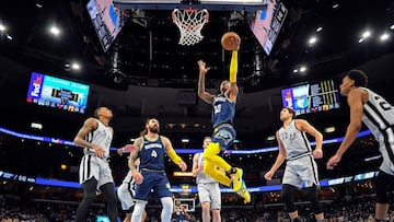 Ja Morant left the crowd in awe after his performance last night, dazzled with fast-break slam dunk and then broke his own record he set just two days ago.
 