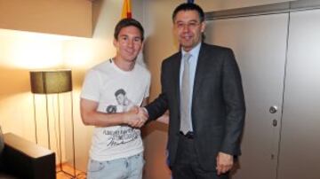 Leo Messi y Josep Maria Bartomeu.
