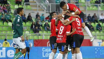 Ftbol, Santiago Wanderers v Huachipato.
 Decimocuarta Fecha, Campeonato apertura 2016/17.
 El jugador de Huachipato, Omar Merlo, celebra con sus compaeros su gol contra Santiago Wanderers durante el partido de primera divisin disputado en el estadio El