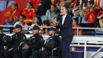 La seleccionadora española, Montse Tomé, durante el partido de clasificación para la Eurocopa entre España y Dinamarca.