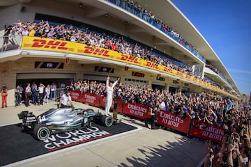 Lewis Hamilton celebró su sexto título mundial.