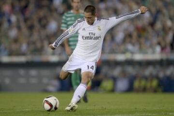 Chicharito marca el 1-3.