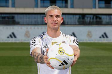 Franco Mastantuono vestido de blanco. 