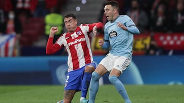 Giménez pisa el tobillo de Iago Aspas.