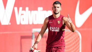 Rafa Mir, en su primer entrenamiento en el Sevilla.