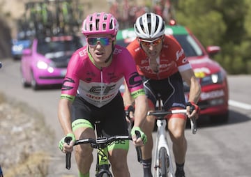 Simon Clarke y Mollema.