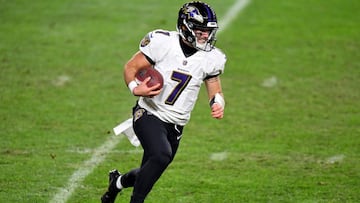 Lamar Jackson contin&uacute;a en la lista de reservas/COVID de los Ravens y Robert Giffin III se perder&aacute; al menos tres partidos por lesi&oacute;n en el tend&oacute;n de la corva.