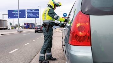 ¿Qué permisos se necesitan para usar los uniformes de la Guardia Civil y quiénes pueden llevarlos?