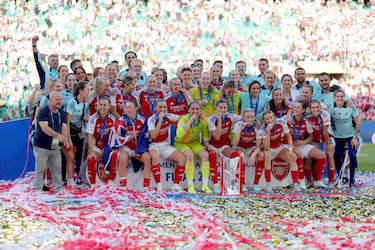 Las jugadoras del Arsenal celebran el triunfo y su segunda Champions League de su historia.
