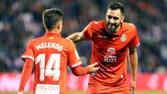 Borja Iglesias festeja su gol ante el Valladolid con Melendo.