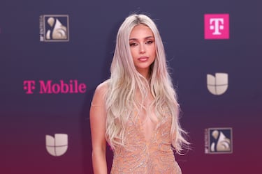 Ana Mena posa en la alfombra roja de los premios 'Lo Nuestro'.