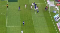 ¿Gol de Mora? El chileno marcó y lo celebró su compañero