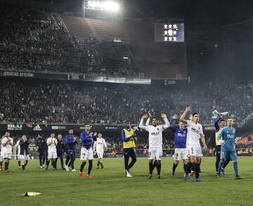 Los jugadores del Valencia celebraron la clasficación para la final de la Copa del Rey.