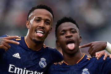 Soccer Football - LaLiga - Elche v Real Madrid - Estadio Manuel Martinez Valero, Elche, Spain - October 30, 2021 Real Madrid's Vinicius Junior celebrates scoring their second goal with Eder Militao REUTERS/Pablo Morano