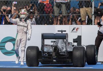 El Autódromo de los Hermanos Rodríguez vivirá uno de los puntos culminantes de la temporada del máximo circuito del automovilismo, del 27 de octubre, con los primeros ensayos, hasta el 29 del mismo mes, con la carrera. Será la 19° edición del Gran Premio mexicano y sus 71 vueltas podrían suponer un golpe definitivo a favor del piloto de Mercedes Lewis Hamilton, quien lidera la clasificación del campeonato con 49 puntos de diferencia sobre el alemán de Ferrari, Sebastián Vettel.