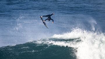 Pierre Rolet monta una de las olas gigantes de Nazaré