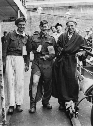 El cabo Curtis, el conductor Howell y el soldado Baron, convalecientes regresan del frente de Normandía.